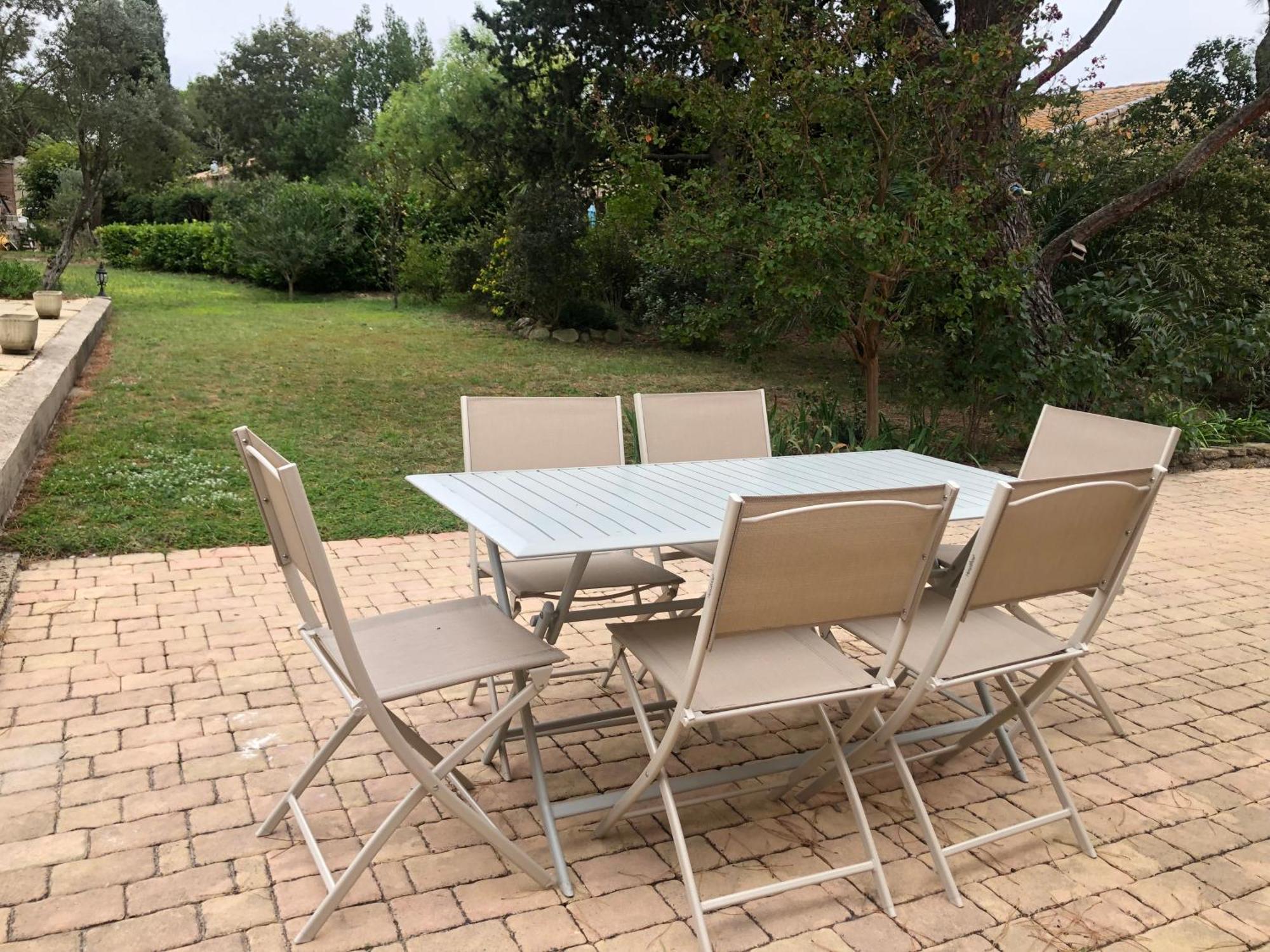 Gite En Provence Dans Grand Jardin Avec Piscine Partagee Cornillon-Confoux Bagian luar foto