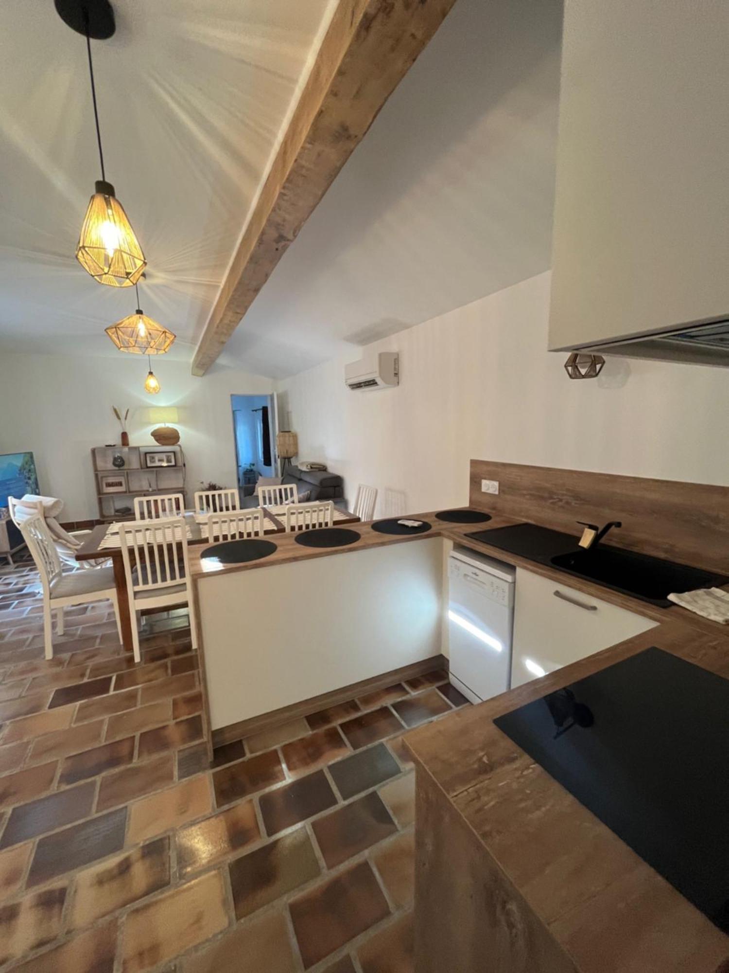 Gite En Provence Dans Grand Jardin Avec Piscine Partagee Cornillon-Confoux Bagian luar foto