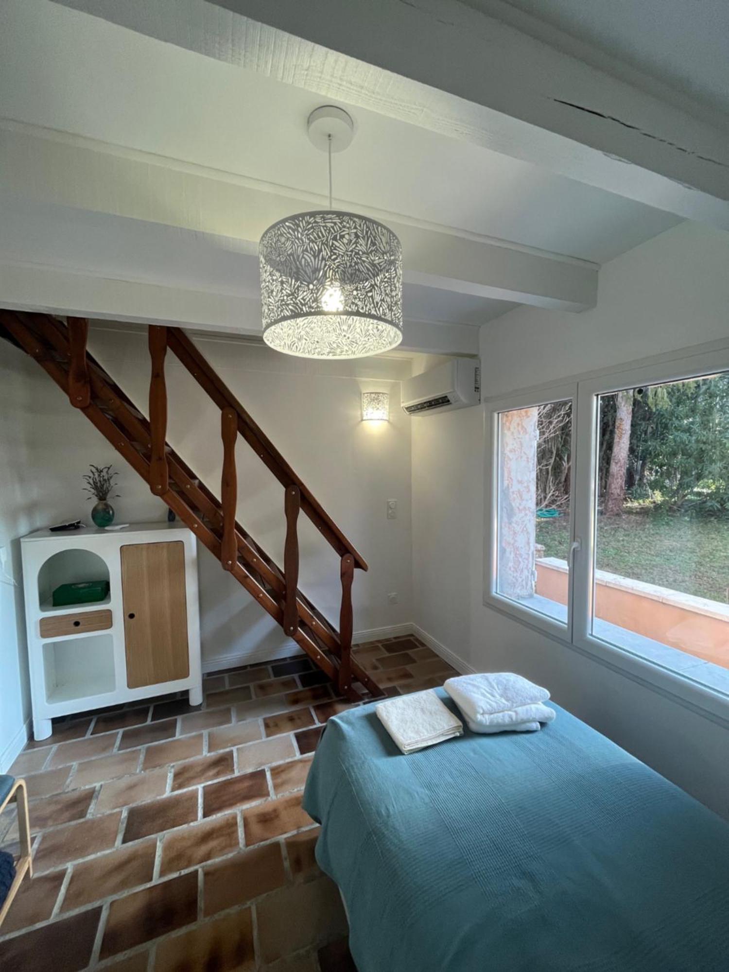 Gite En Provence Dans Grand Jardin Avec Piscine Partagee Cornillon-Confoux Bagian luar foto