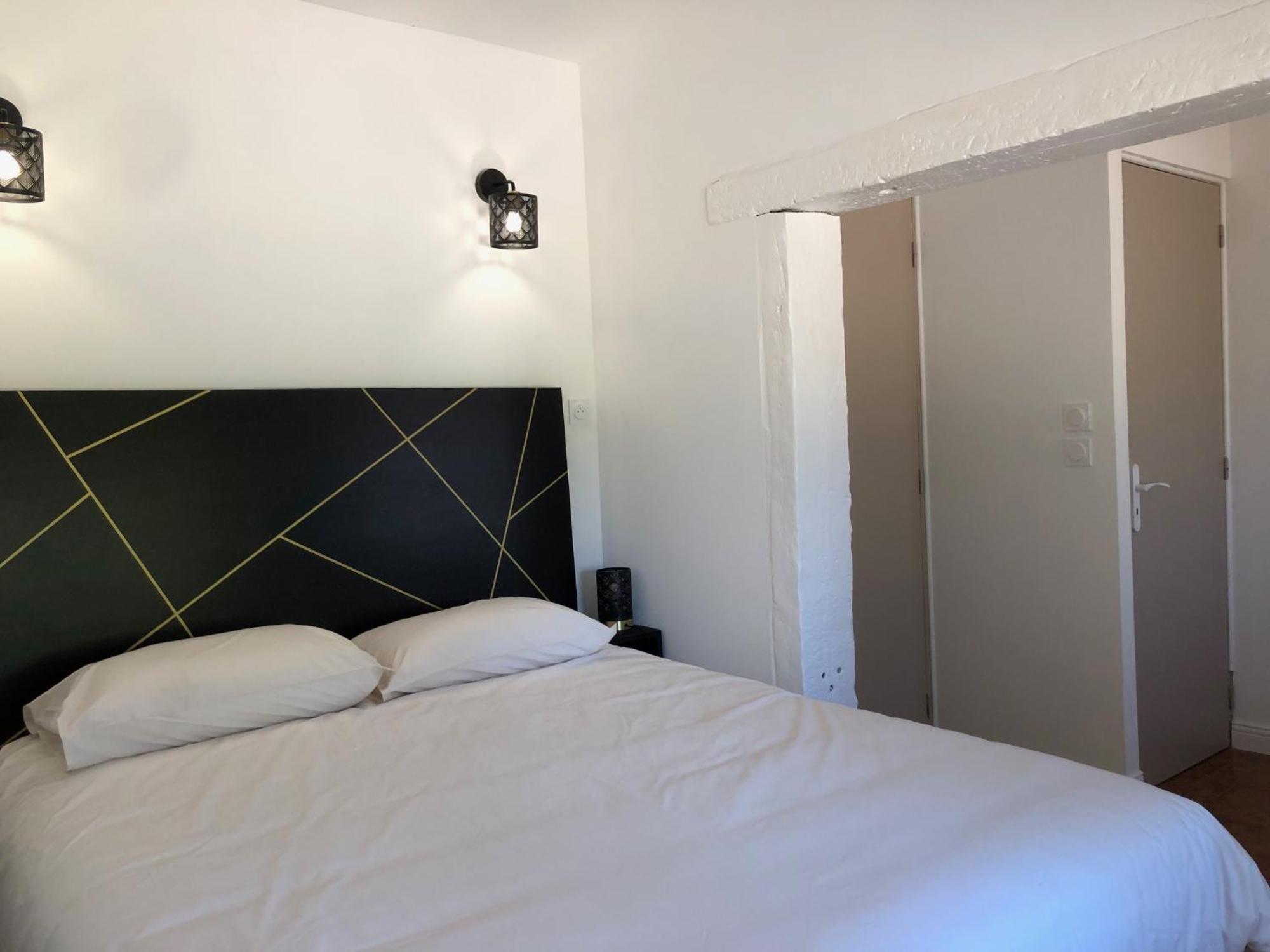 Gite En Provence Dans Grand Jardin Avec Piscine Partagee Cornillon-Confoux Bagian luar foto